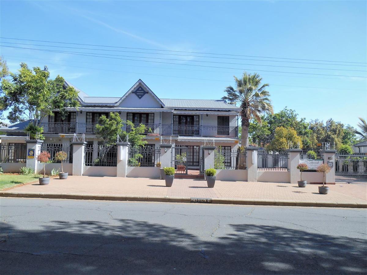 Oakwood Lodge Μπλουμφοντέιν Εξωτερικό φωτογραφία The main building of the school