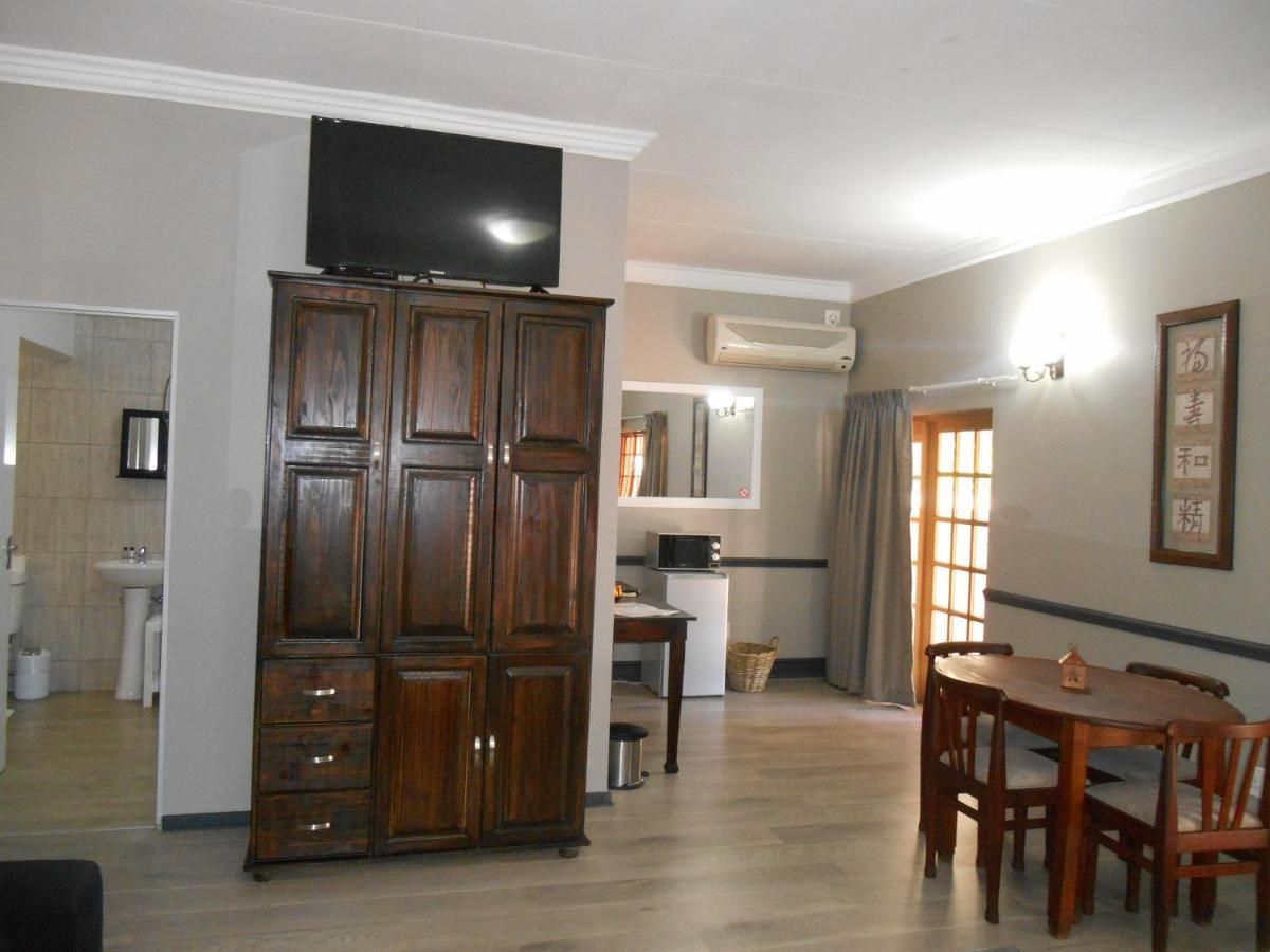 Oakwood Lodge Μπλουμφοντέιν Εξωτερικό φωτογραφία A typical guest room at the hotel