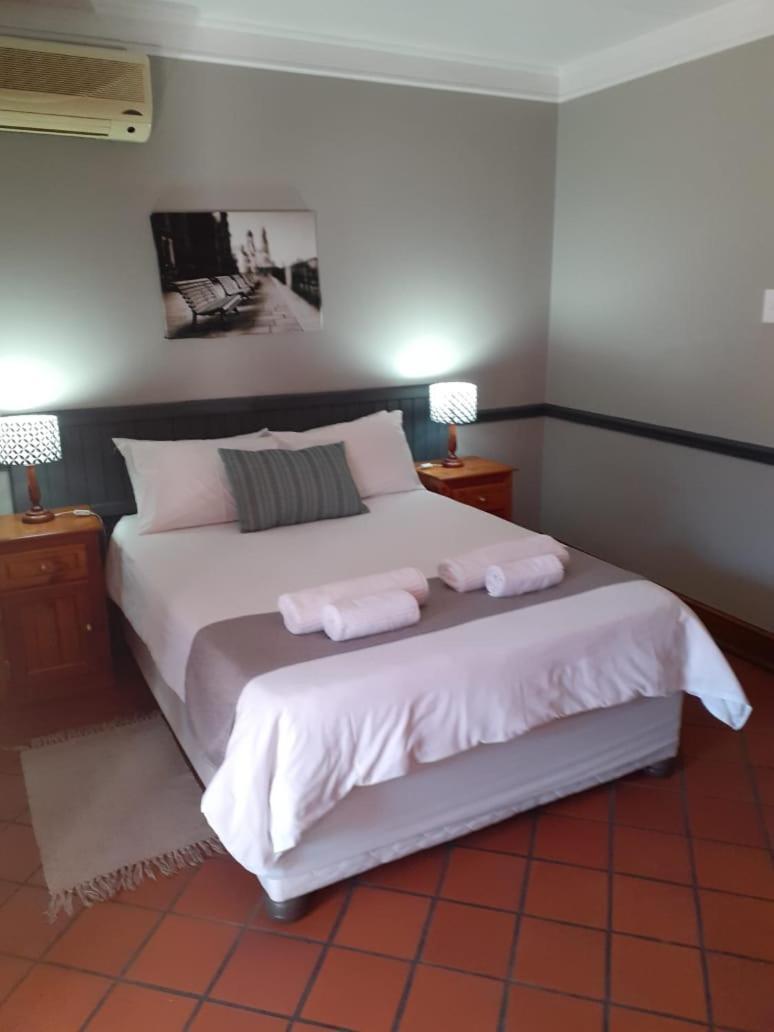 Oakwood Lodge Μπλουμφοντέιν Εξωτερικό φωτογραφία A bedroom at the hotel