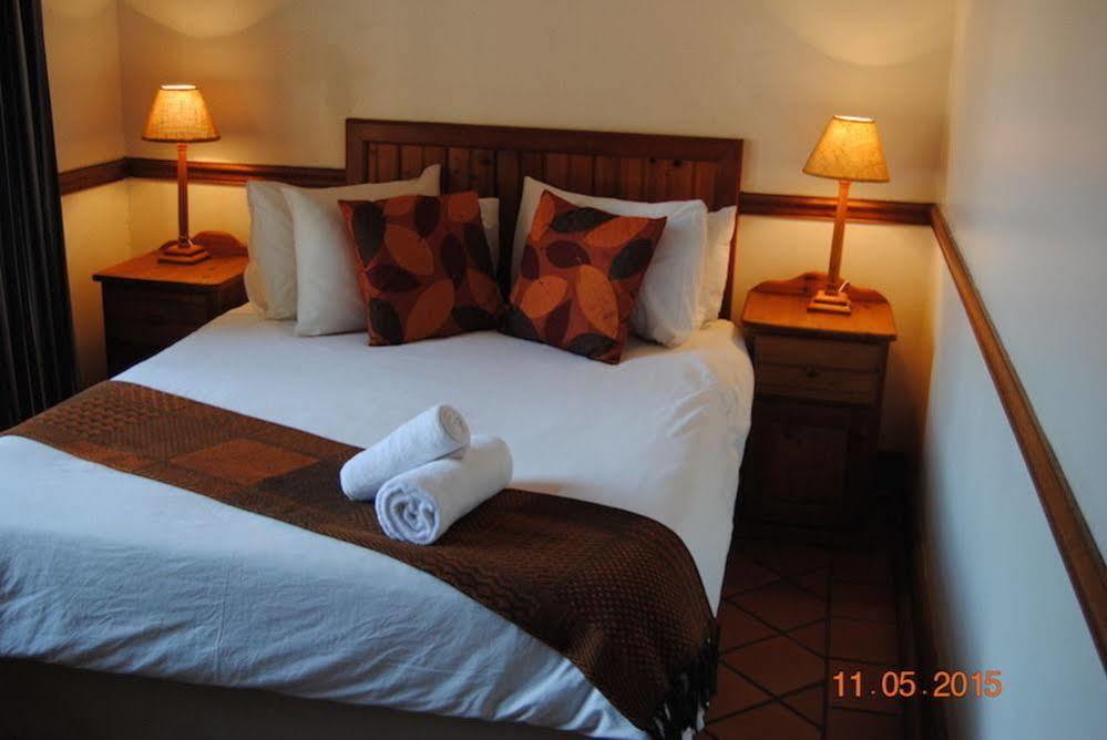 Oakwood Lodge Μπλουμφοντέιν Εξωτερικό φωτογραφία A bedroom at the hotel