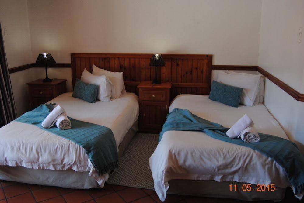 Oakwood Lodge Μπλουμφοντέιν Εξωτερικό φωτογραφία A bedroom at the Protea Hotel, Port Elizabeth