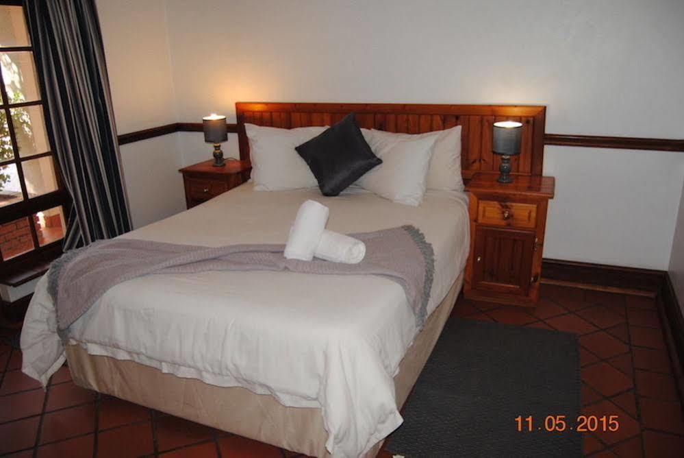 Oakwood Lodge Μπλουμφοντέιν Εξωτερικό φωτογραφία A bedroom at the hotel