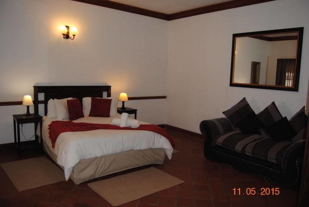 Oakwood Lodge Μπλουμφοντέιν Εξωτερικό φωτογραφία A bedroom at the hotel