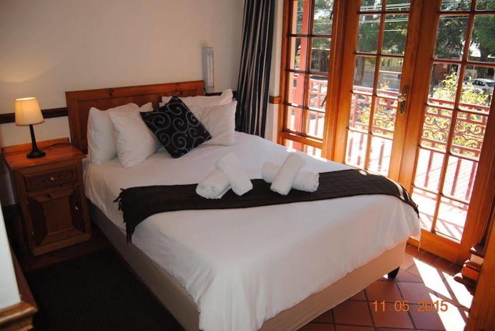 Oakwood Lodge Μπλουμφοντέιν Εξωτερικό φωτογραφία A guest room at the hotel
