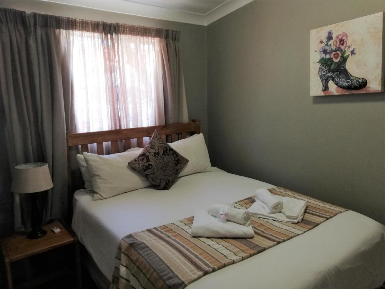 Oakwood Lodge Μπλουμφοντέιν Εξωτερικό φωτογραφία A bedroom at the hotel